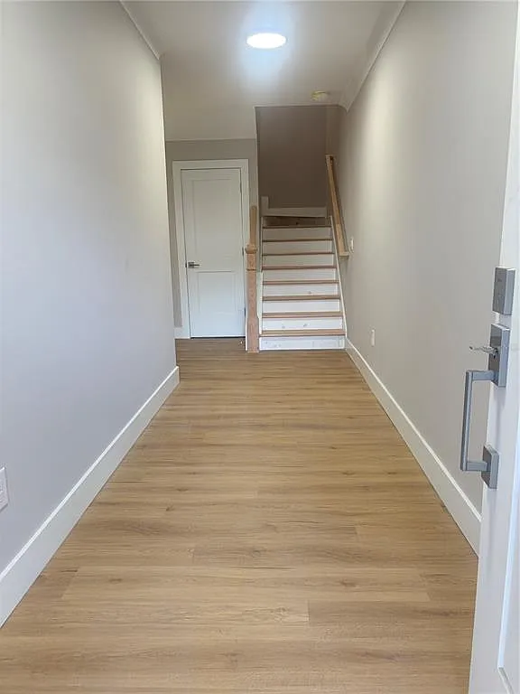 4 bed, 3.5 bath, 2377 sqft, $4,995 — Photo 2