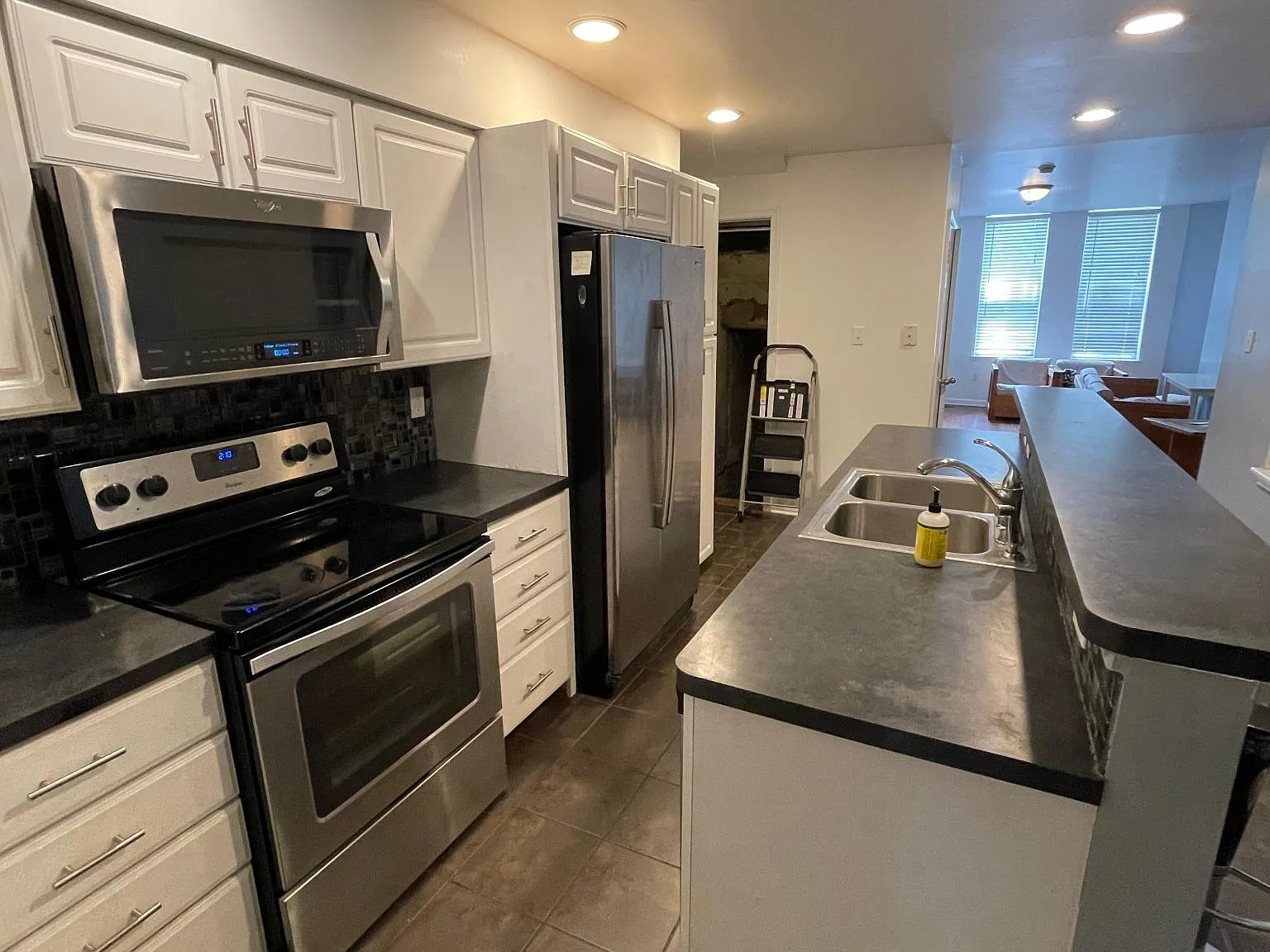 3 bed, 1800 sqft, $2,800 — Photo 2