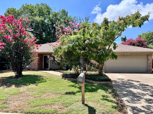 5008 Millsprings Dr, Arlington, TX 76017