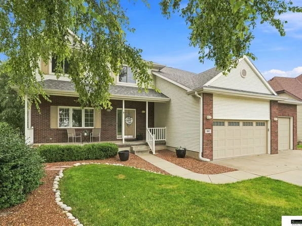 5915 Arrowwood Rd, Lincoln, NE 68526