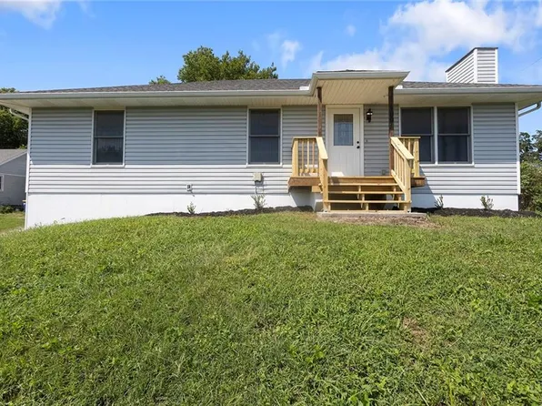 500 S Commercial St, Smithville, MO 64089