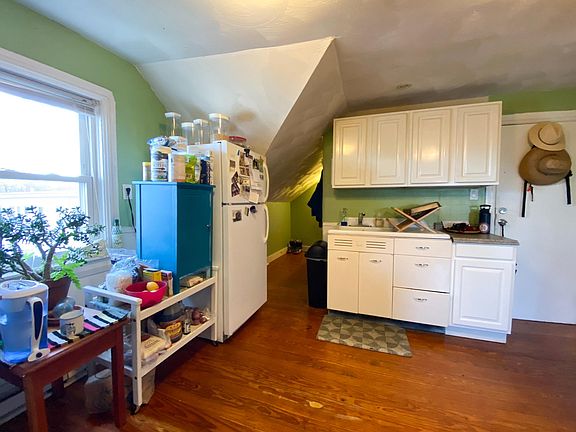 3rd image of 58 Gesler St Floor 3