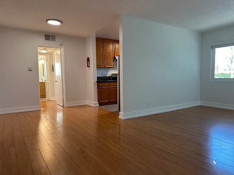 1015 E Wilson Ave #4 — Photo 5