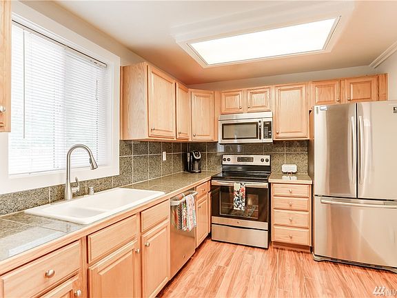 Granite Counters and Custom Sink w Pull Out Faucet