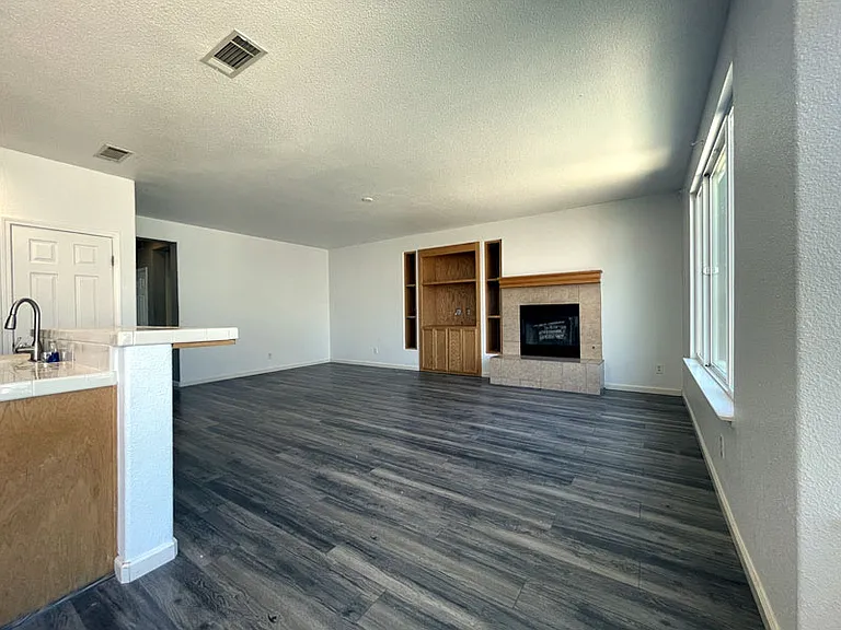1426 Bello Dr — Photo 5