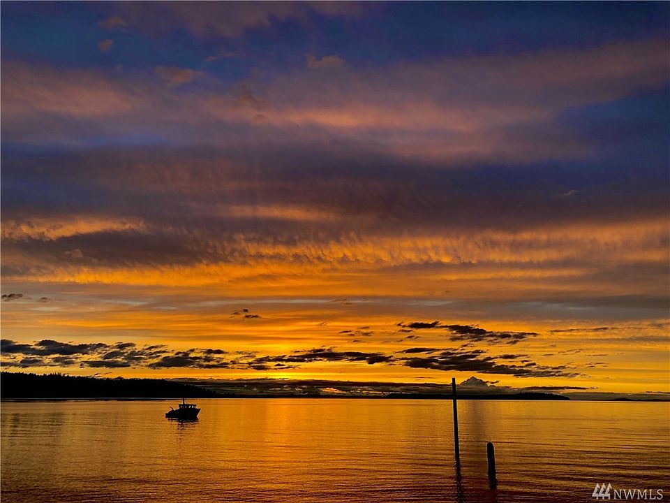 Come watch the beautiful sunsets at Beckett Point.