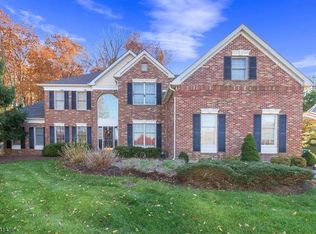 11 Farrow Ln, Asbury, NJ 08802