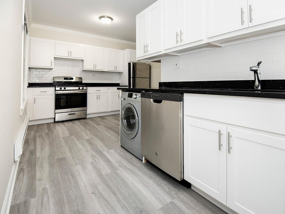1st image of 837-839 W Cornelia Ave #837.5