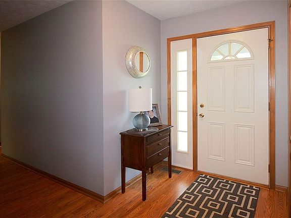 2nd image of 148 Queen Anne Cir