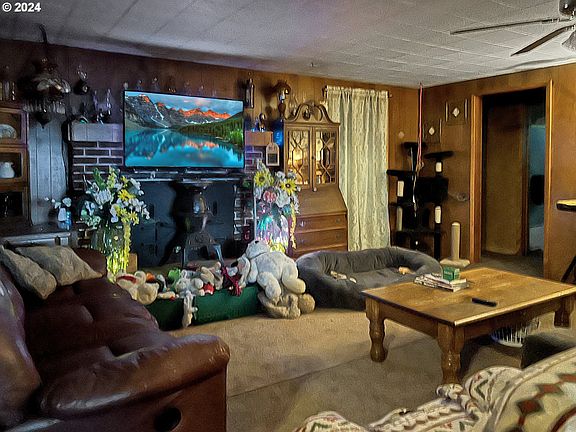 3rd image of 16424 Nelson Dr