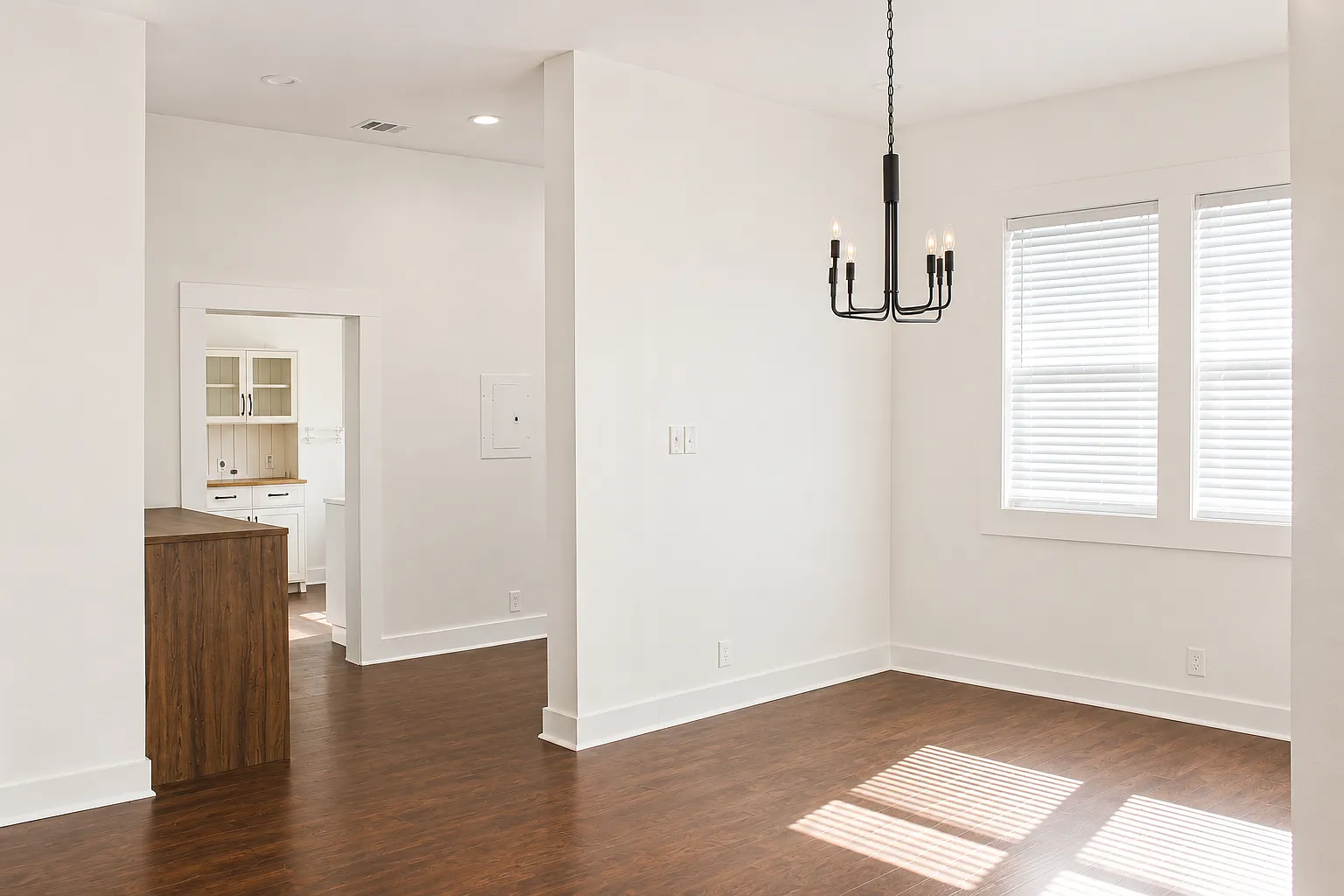 2 bed, 2208 sqft, $2,200 — Photo 4