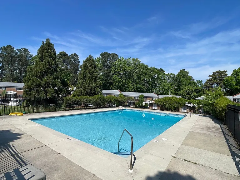 400 Davie Rd #9 — Photo 17