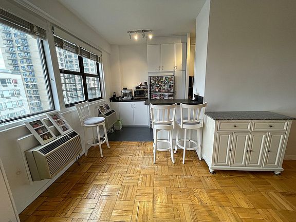 5th image of 240 E 76th St APT 17H