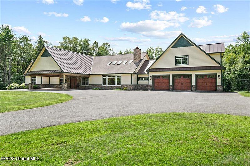 3rd image of 5981 Spring Road