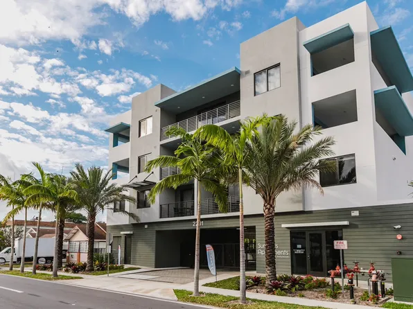 2201 Polk St, Hollywood, FL