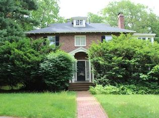 18 Hillside Rd, Wellesley, MA 02481