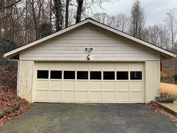 Detached Garage
