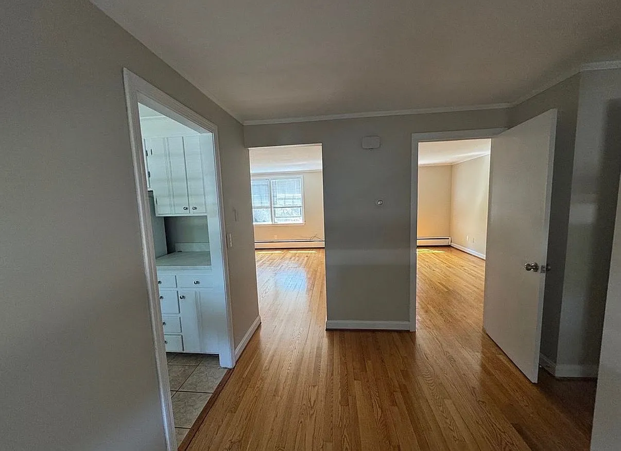 1 bed, 725 sqft, $1,905 — Photo 3