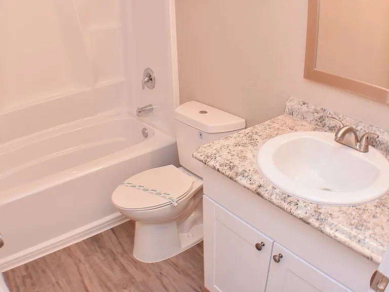 Lakeview — Photo 13