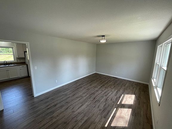 3rd image of 319 Carman Ave