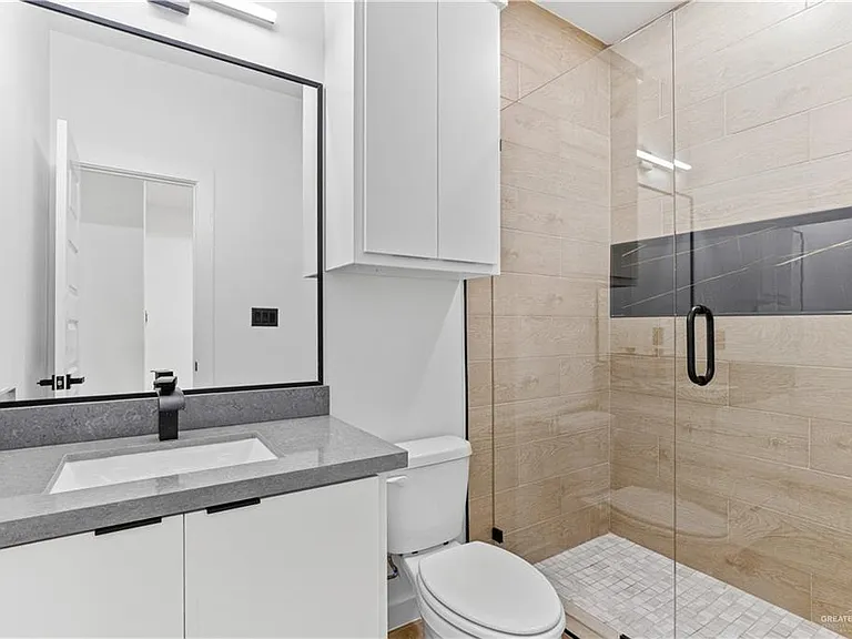 823 Abby St #3 — Photo 12