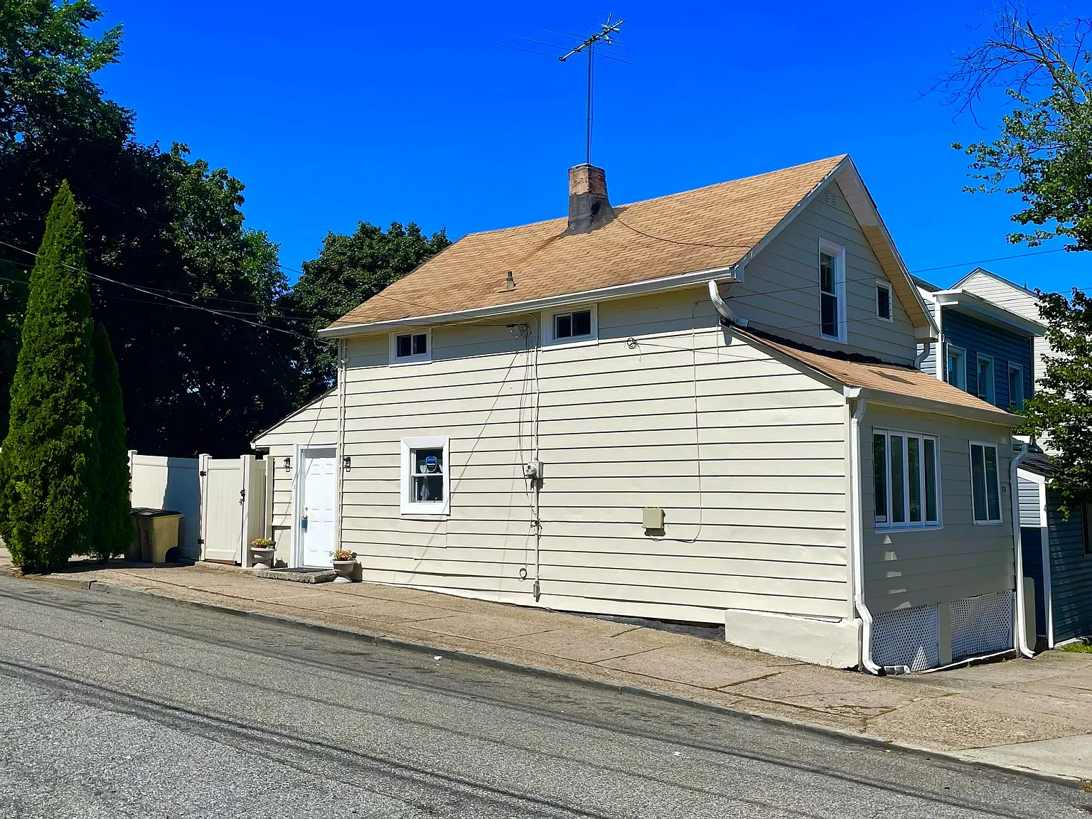 3 bed, 1750 sqft, $3,000 — Photo 2