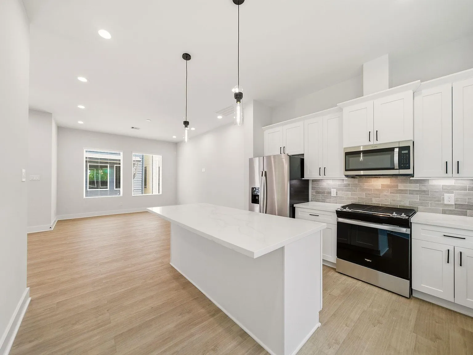 3 bed, 3.5 bath, 1825 sqft, $2,799 — Photo 2