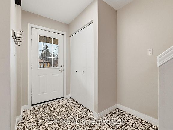 3rd image of 23 Talbot St