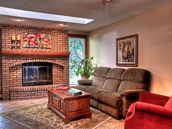 4th image of 314 N 153rd Avenue Cir