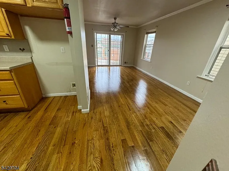 821 Anna St — Photo 8