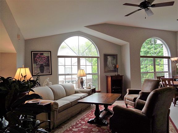 3rd image of 768 Grosse Pointe Cir