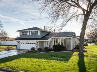 7907 W 74th Pl, Bridgeview, IL 60455