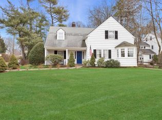 2 Longview Rd, Port Washington, NY 11050