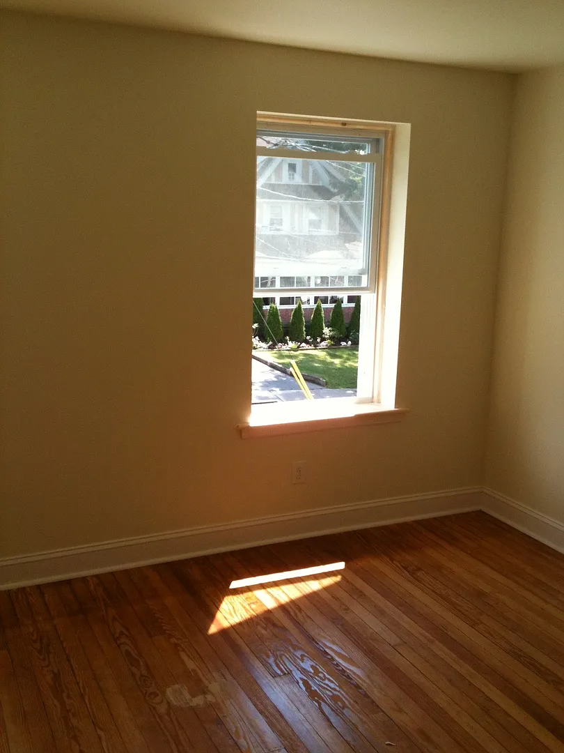 852 Martin Ave — Photo 2