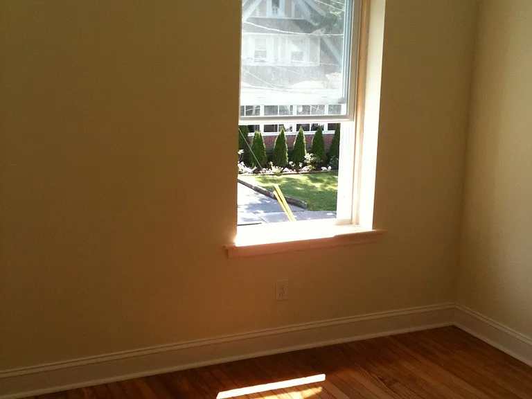 852 Martin Ave — Photo 2