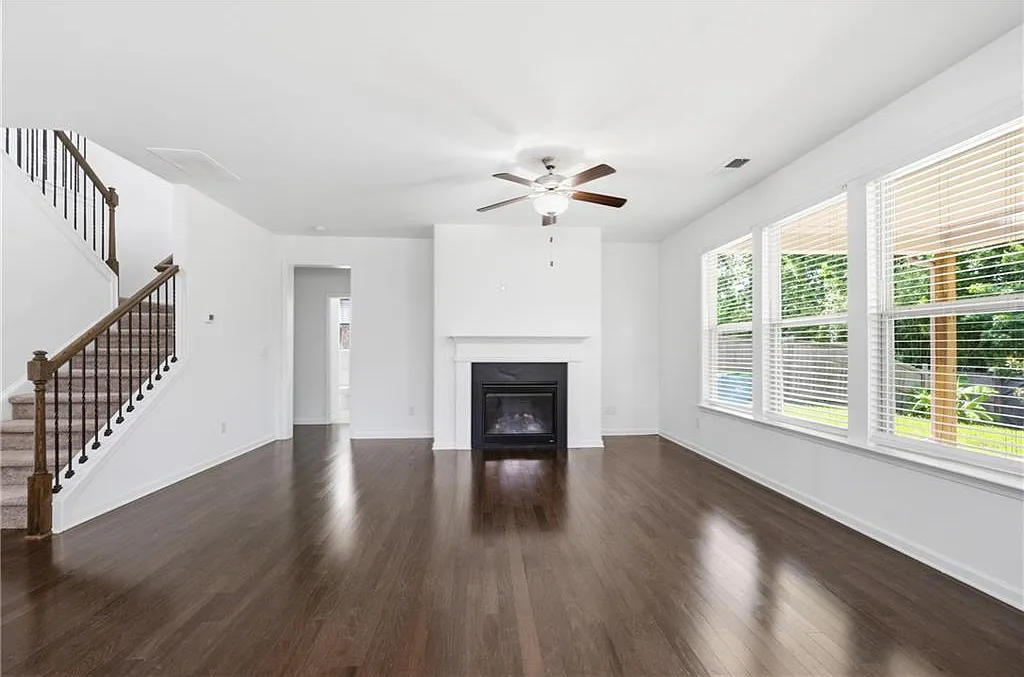 5 bed, 3100 sqft, $3,500 — Photo 4
