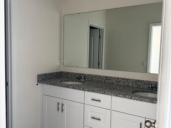 2nd image of 1499 Isleta Loop