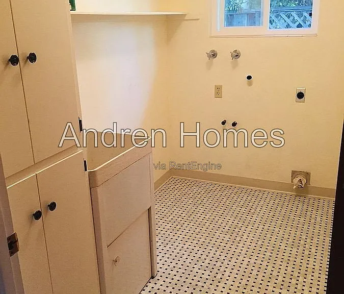 501 Spruce St — Photo 14
