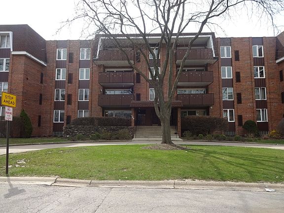2nd image of 120 S Spruce Ave APT 102