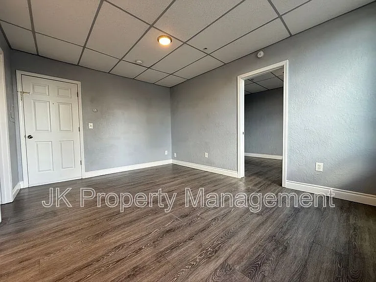 809 15th St #202 — Photo 14