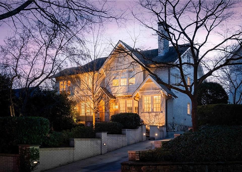 1st image of 125 Palisades Rd NE