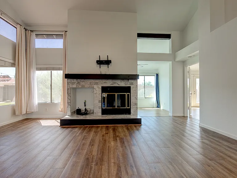 1945 E Velvet Dr — Photo 18