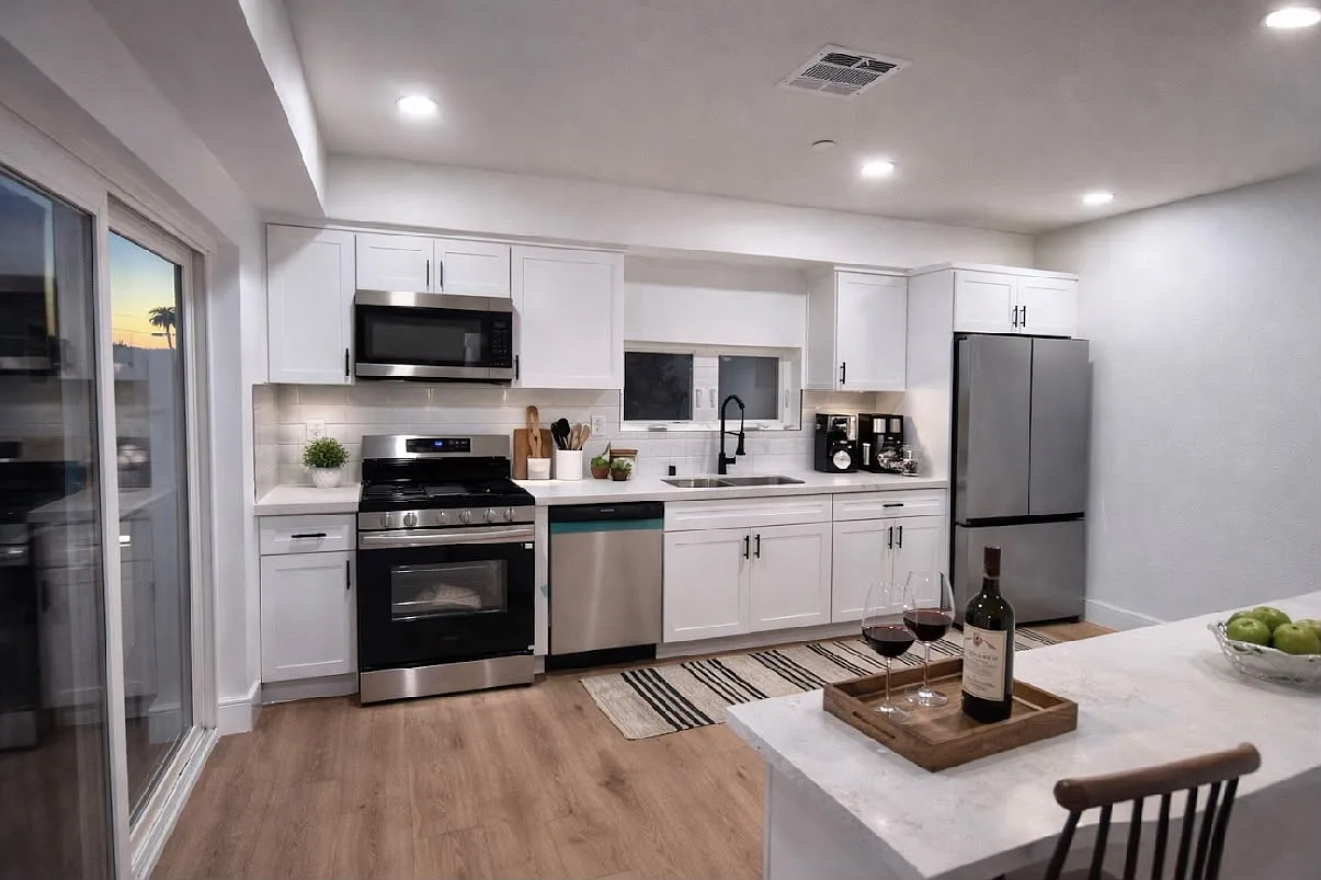 3 bed, 1950 sqft, $750 — Photo 3