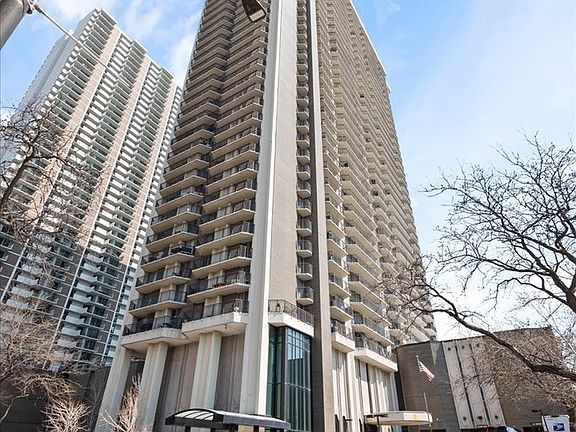 2nd image of 6007 N Sheridan Rd APT 24D