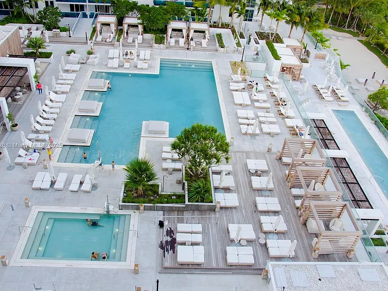 2301 Collins Ave #705 — Photo 38