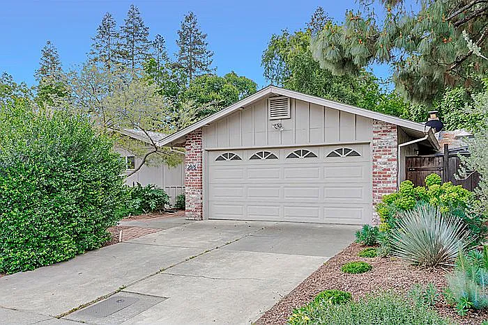 2816 Danube Ave photo 1