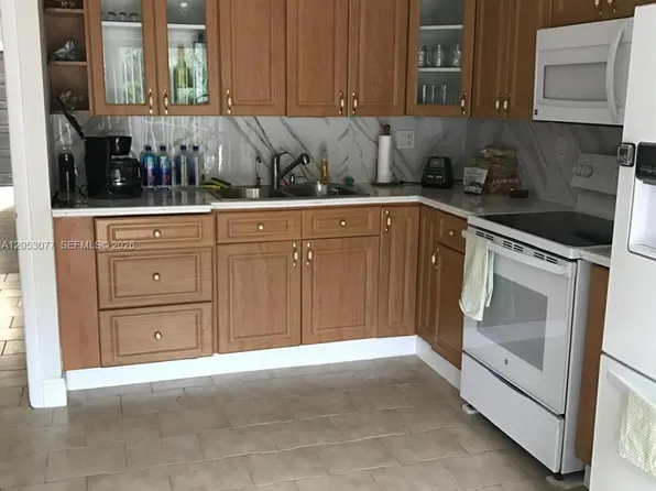 12247 SW 17th Ln APT 102, Miami, FL 33175