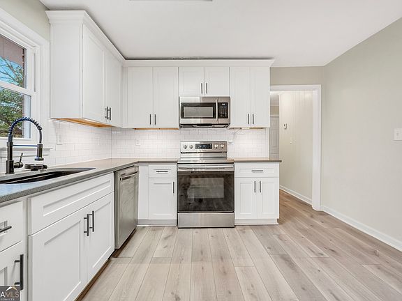 4th image of 161 Carver Rd