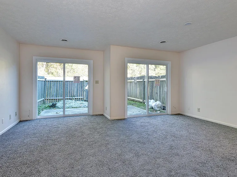 4043 Midlands Rd — Photo 6