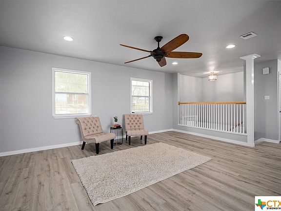 4th image of 900 Dale Dr